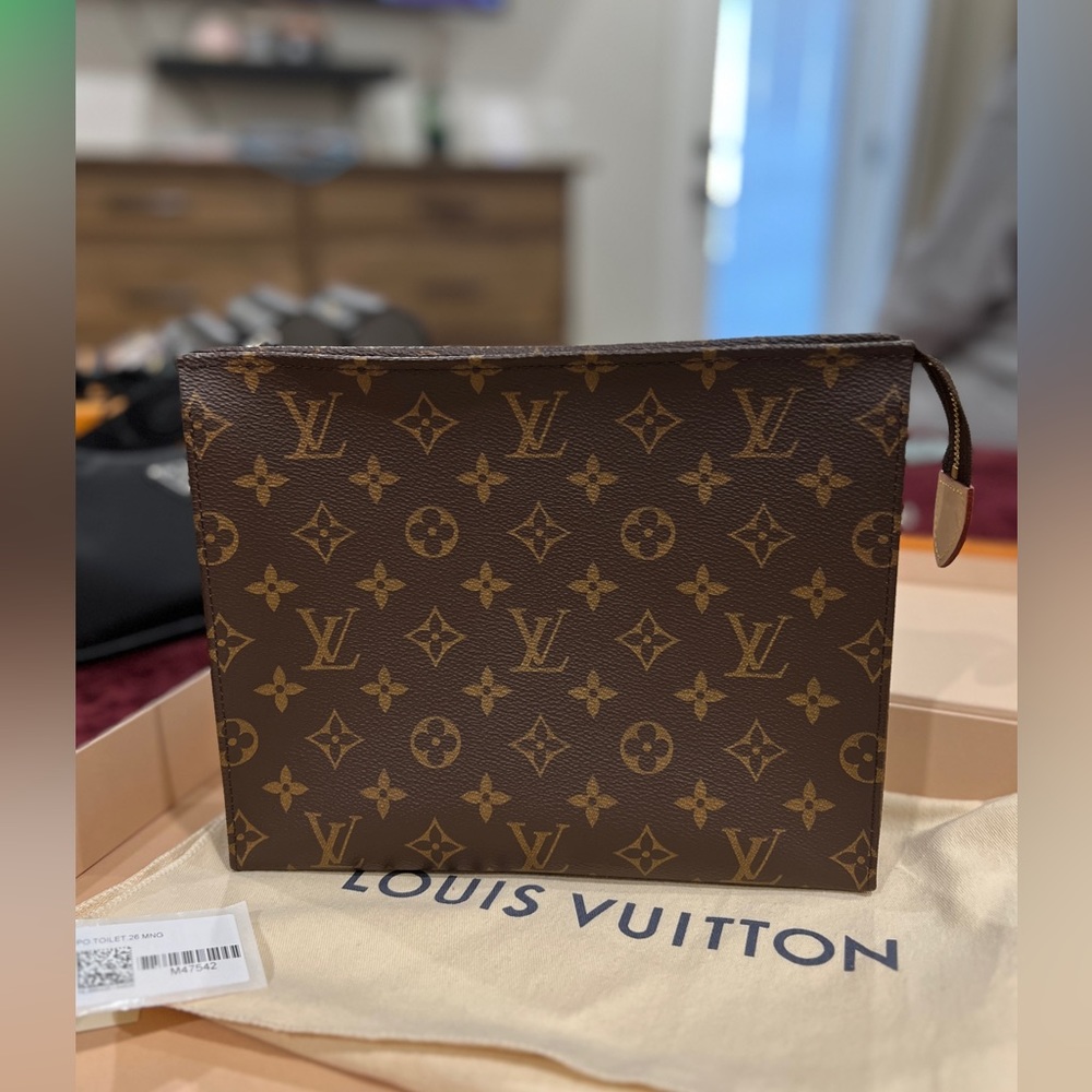 Louis Vuitton Pouch 26